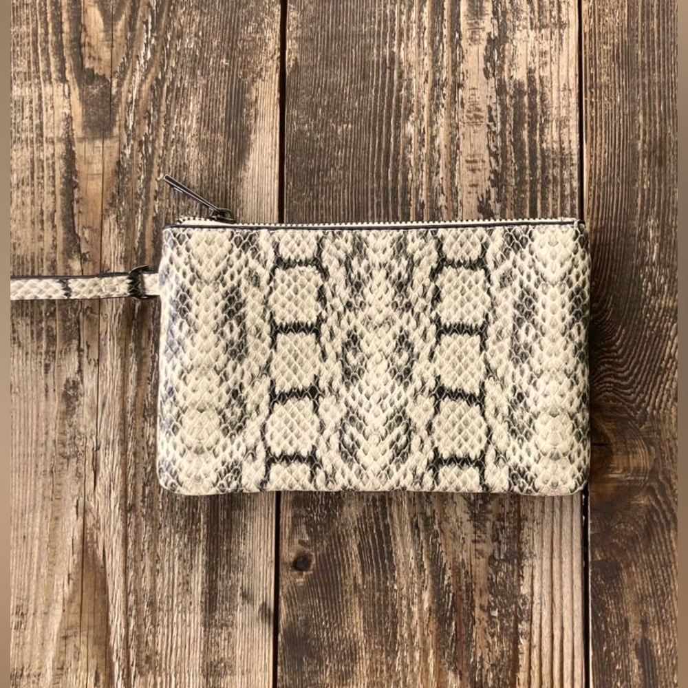 Small snake print beige and grey hand bag.